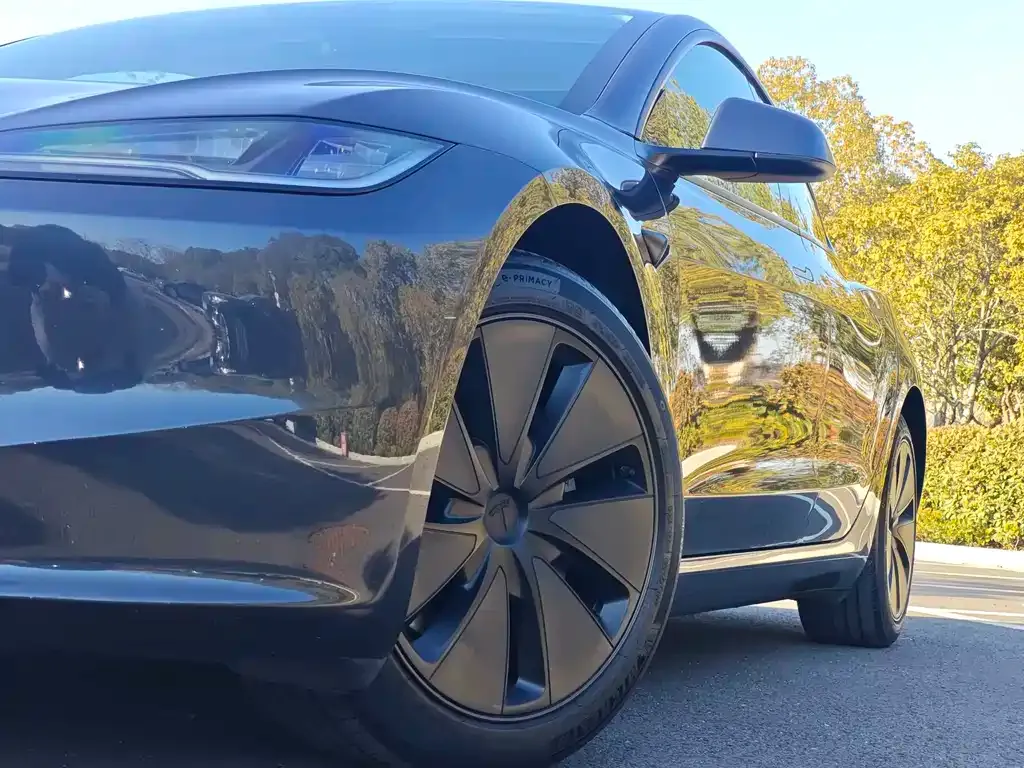 Tesla Model 3 — фото 4