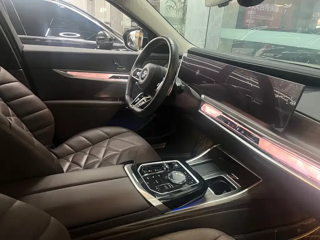 BMW 7 Series — фото 10