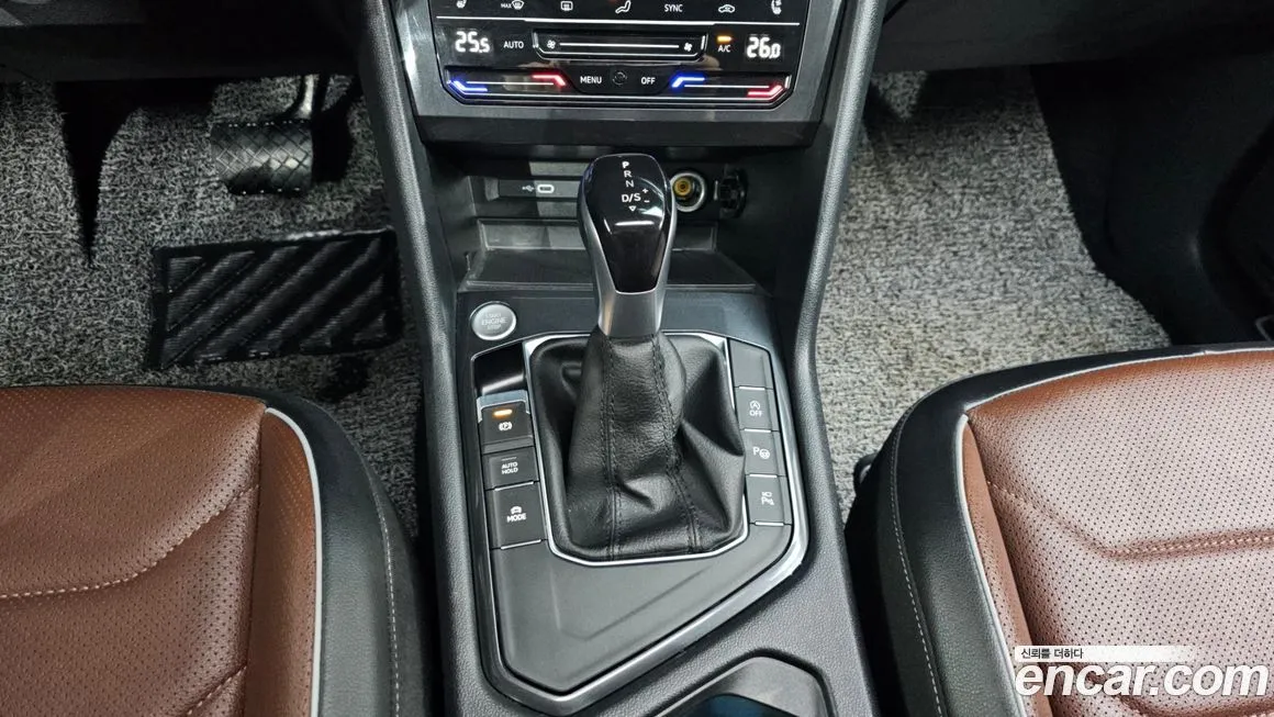 Volkswagen Tiguan — фото 8