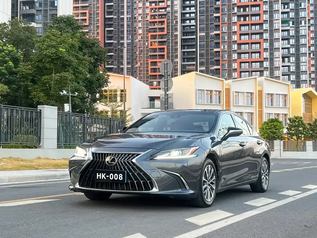 Lexus ES — фото 1
