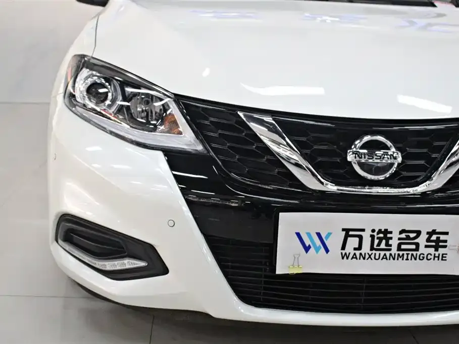 Nissan Tiida — фото 2