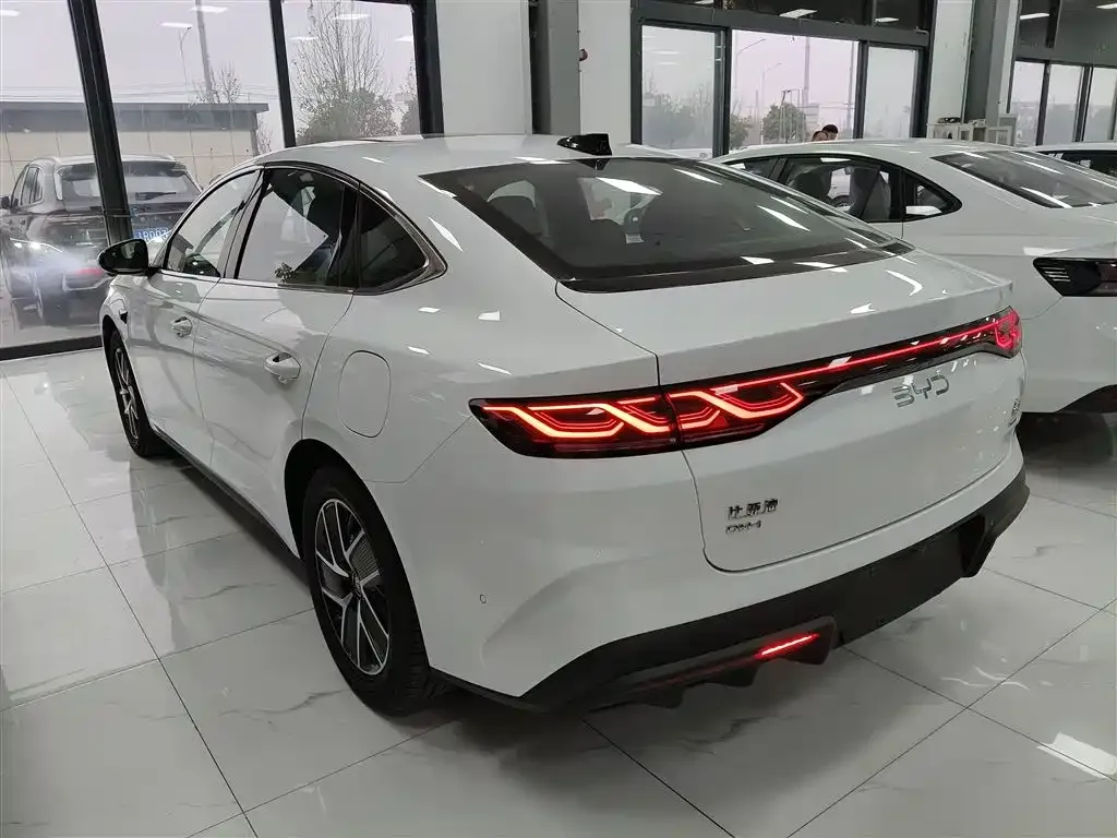 BYD Qin L — фото 9