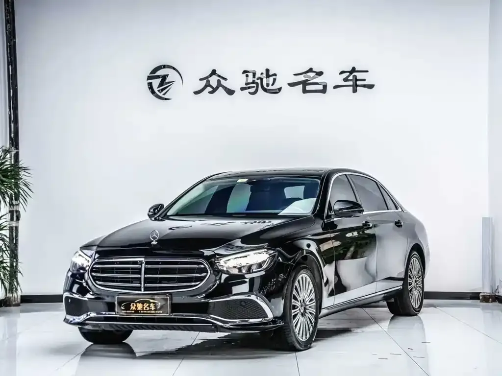 Mercedes-Benz E-Class — фото 1