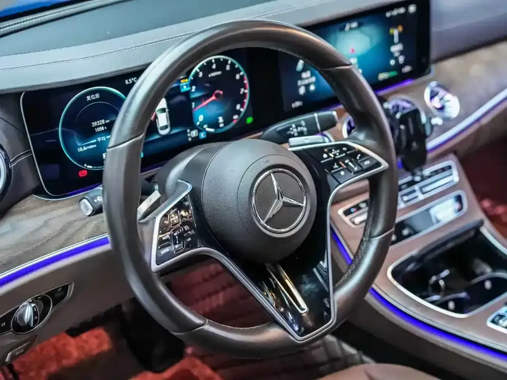 Mercedes-Benz E-Class — фото 3
