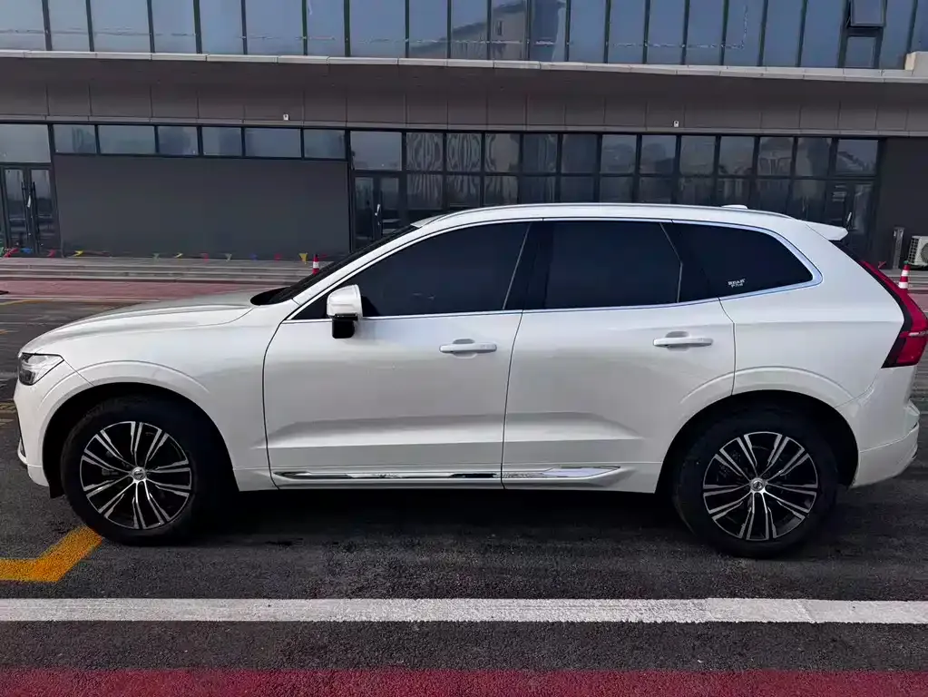 Volvo XC60 — фото 3