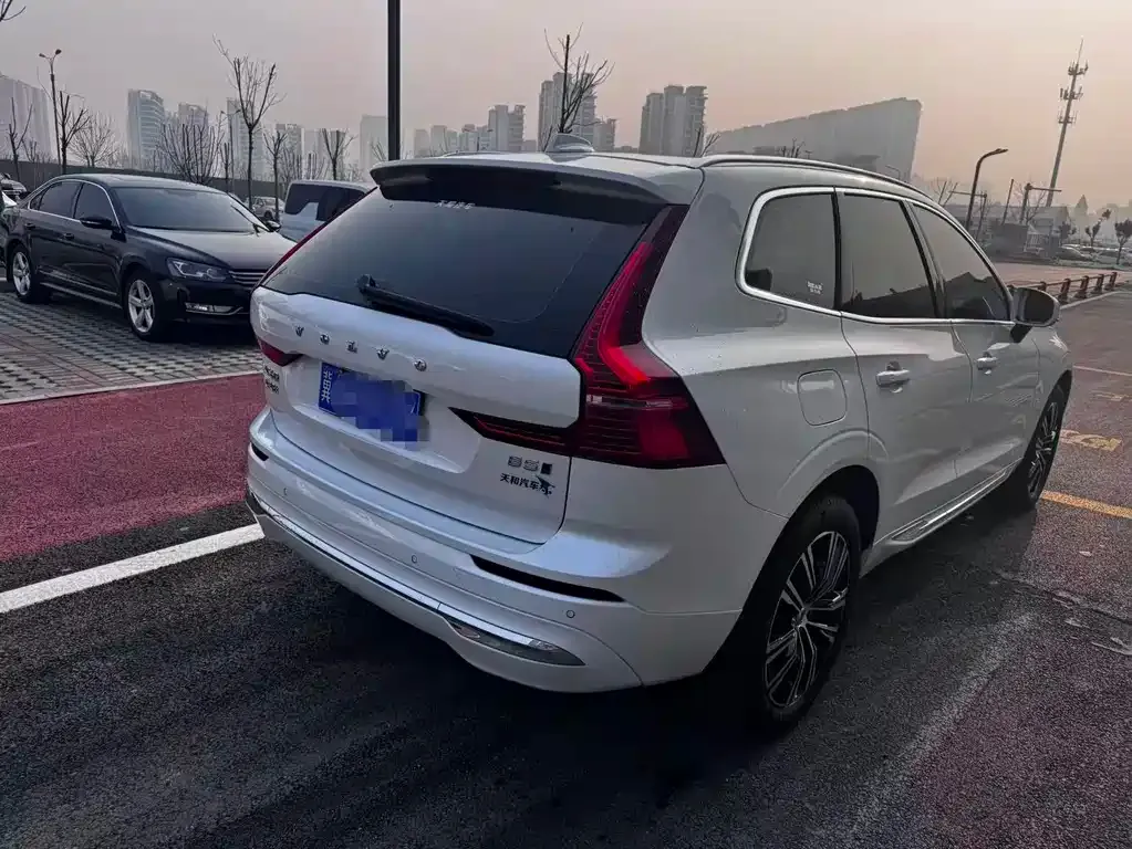 Volvo XC60 — фото 4