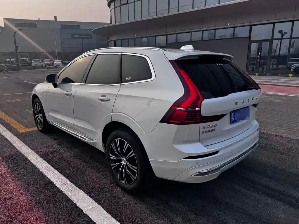 Volvo XC60 — фото 10
