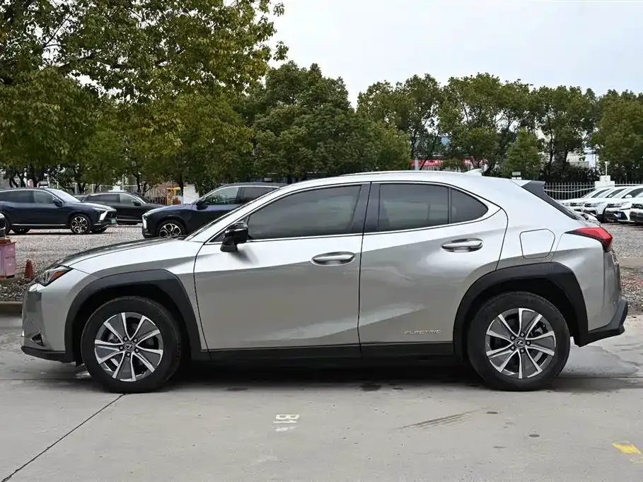 Lexus UX New Energy — фото 6