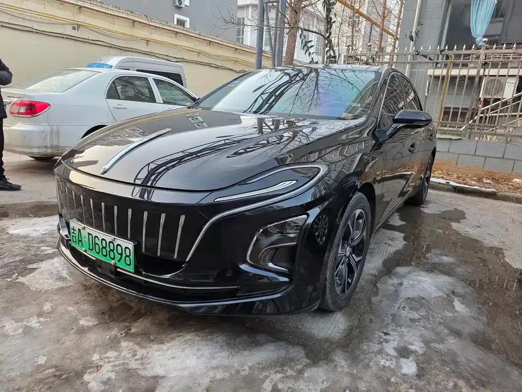 Hongqi E-QM5 — фото 1