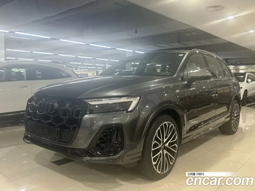Audi SQ7 — фото 1