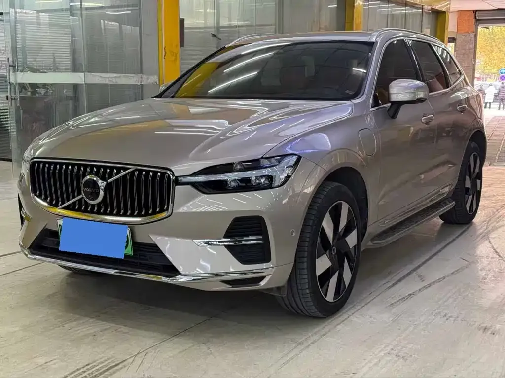Volvo XC60 PHEV — фото 1