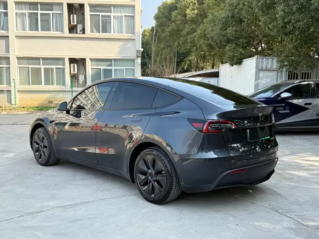 Tesla Model Y — фото 5