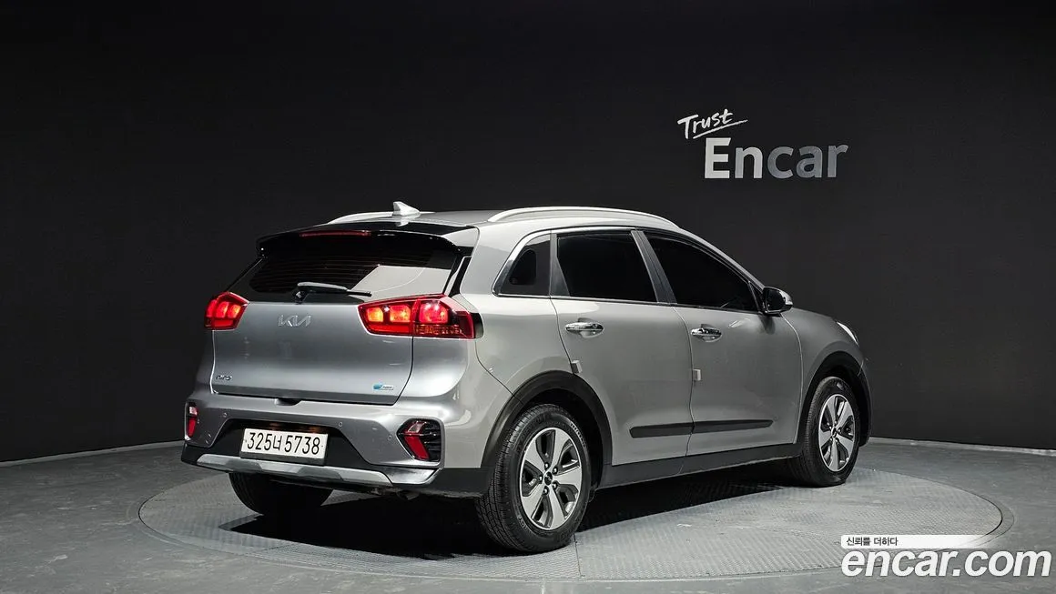 Kia Niro — фото 8