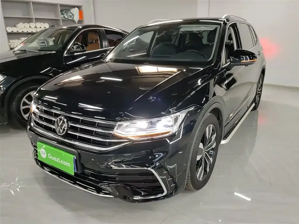 Volkswagen Tiguan L — фото 1