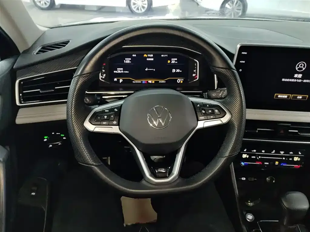 Volkswagen Tiguan L — фото 4