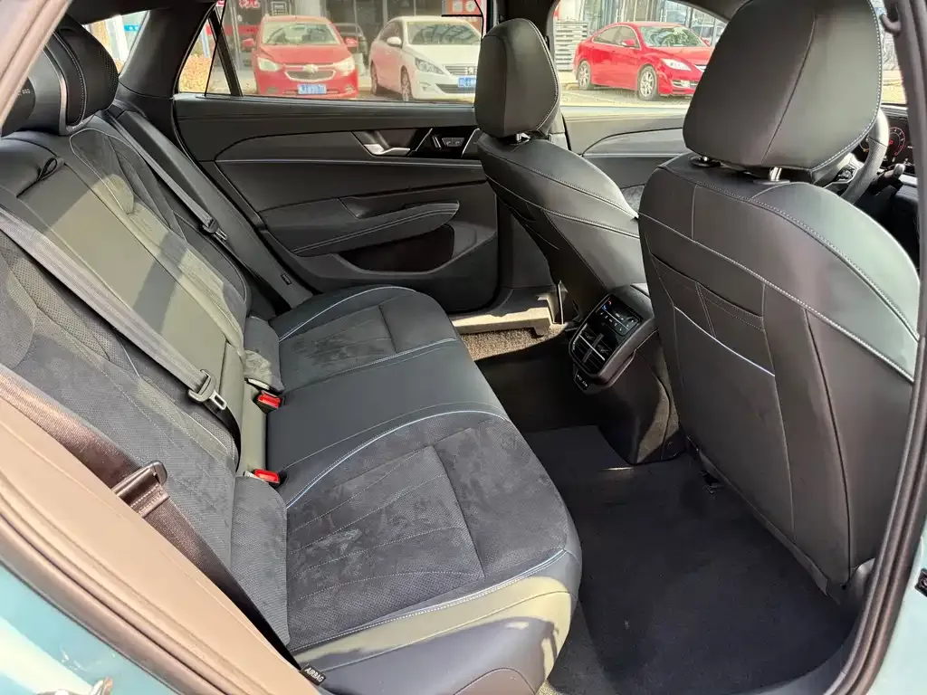 Volkswagen Passat — фото 2