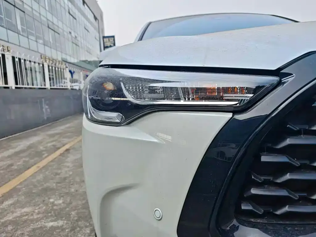 Toyota Corolla Cross — фото 8