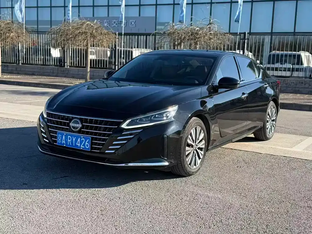 Nissan Teana — фото 1