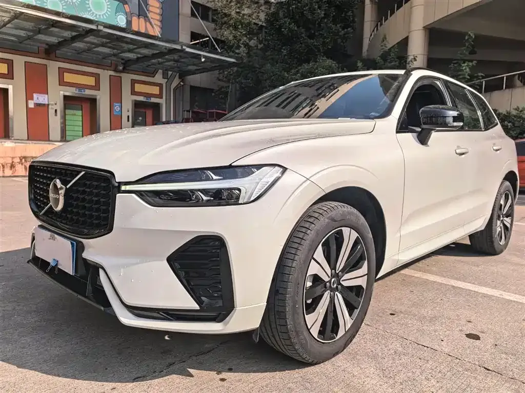 Volvo XC60 — фото 1