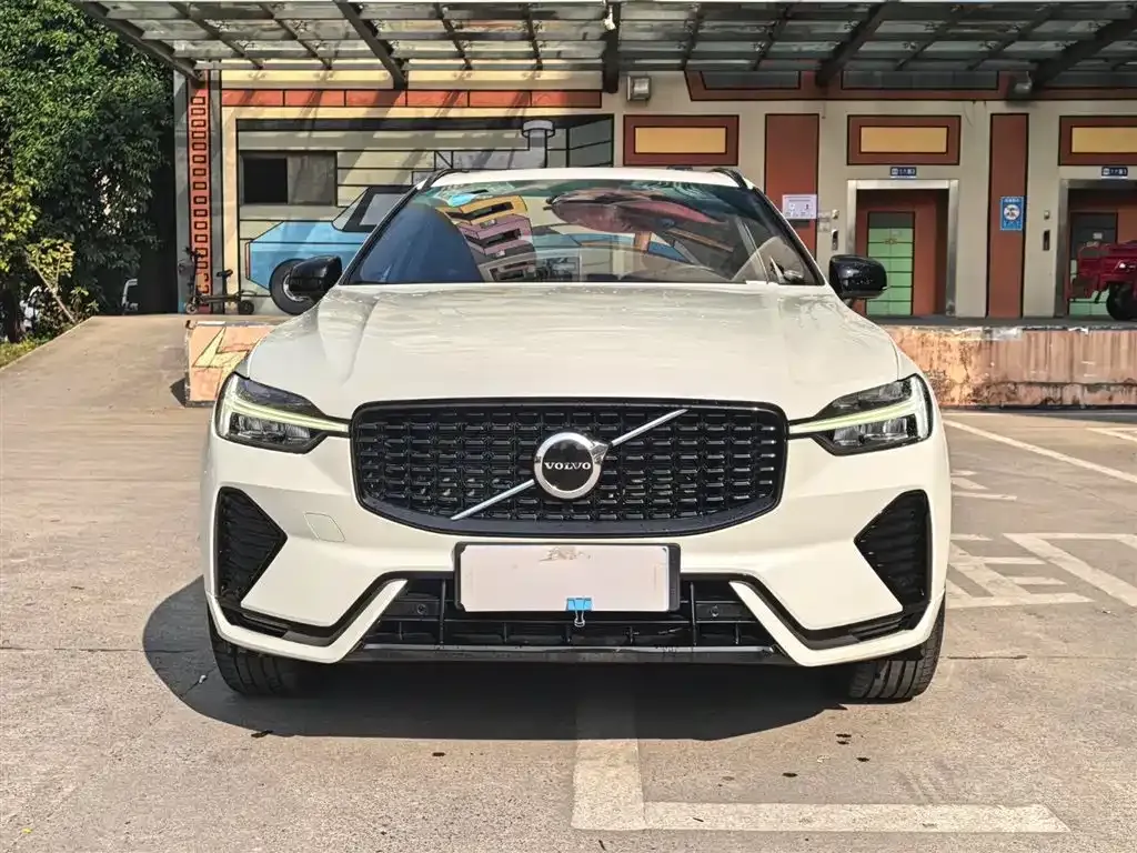 Volvo XC60 — фото 7