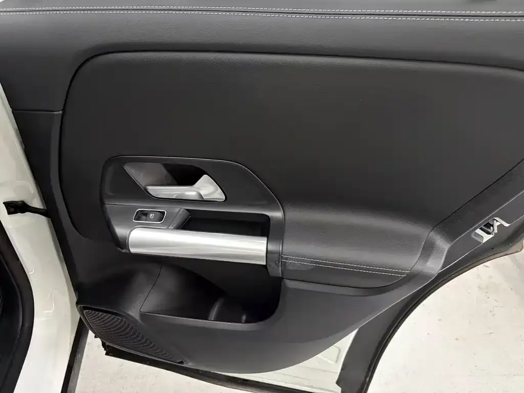 Mercedes-Benz EQA — фото 7