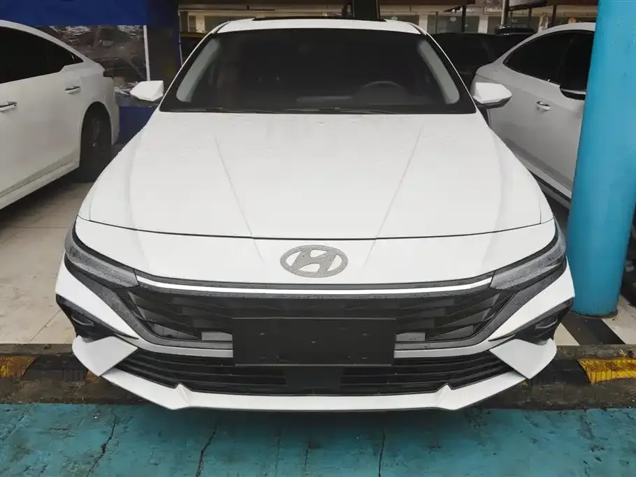 Hyundai Elantra — фото 3