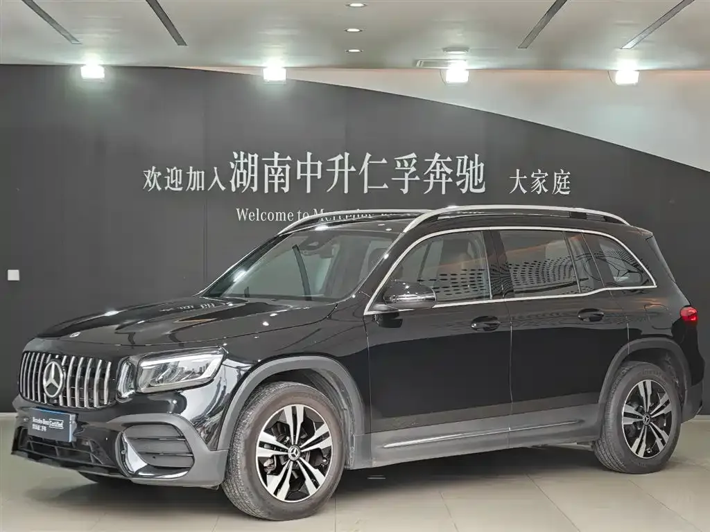 Mercedes-Benz GLB — фото 1