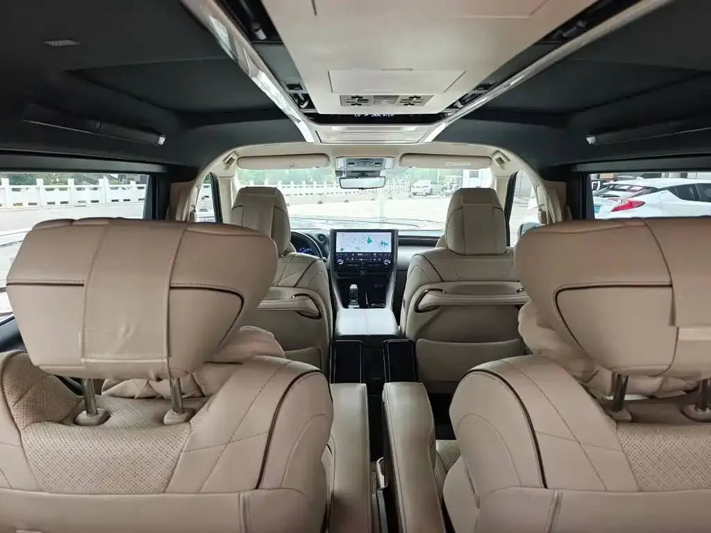 Toyota Vellfire — фото 9