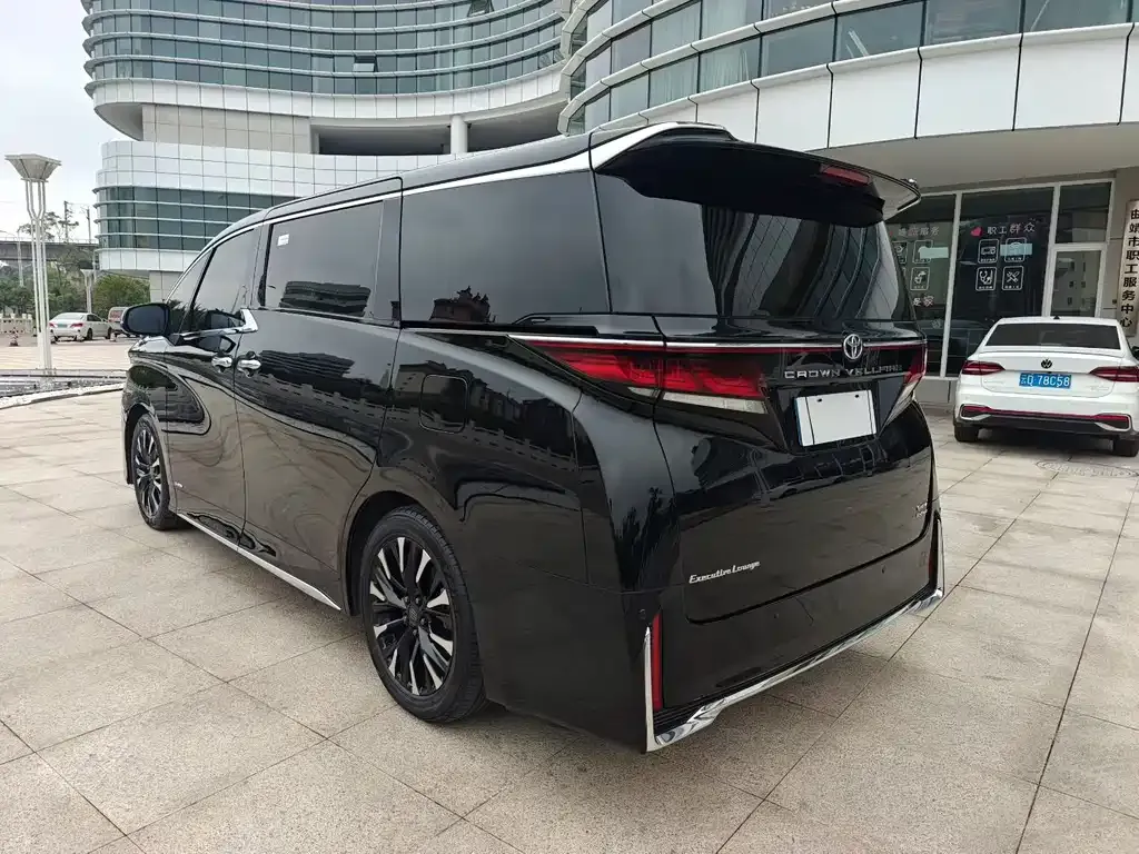 Toyota Vellfire — фото 3
