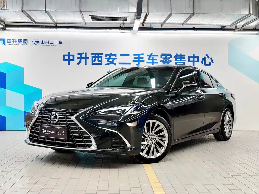 Lexus ES — фото 1