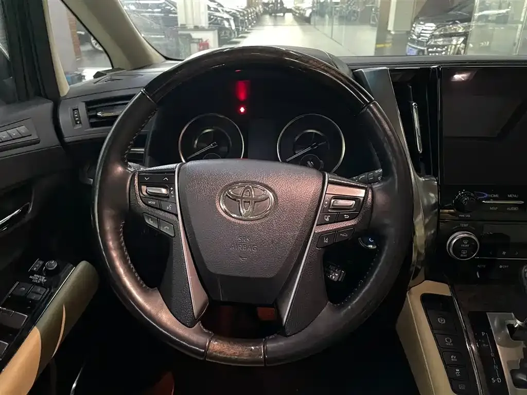 Toyota Vellfire — фото 4