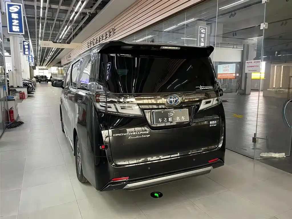 Toyota Vellfire — фото 6