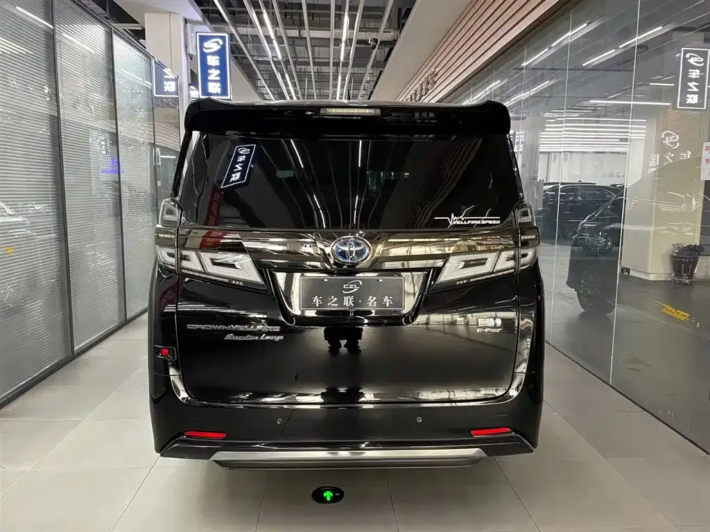 Toyota Vellfire — фото 9