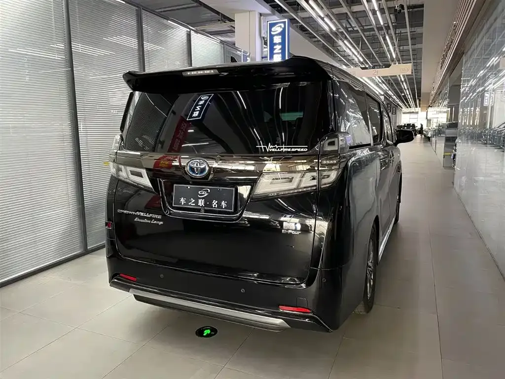 Toyota Vellfire — фото 10