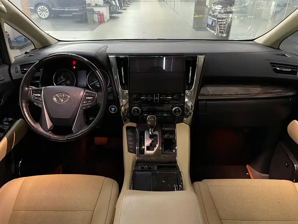 Toyota Vellfire — фото 5