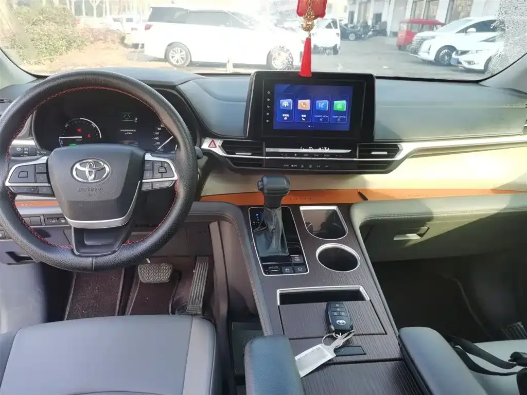 Toyota Granvia — фото 6