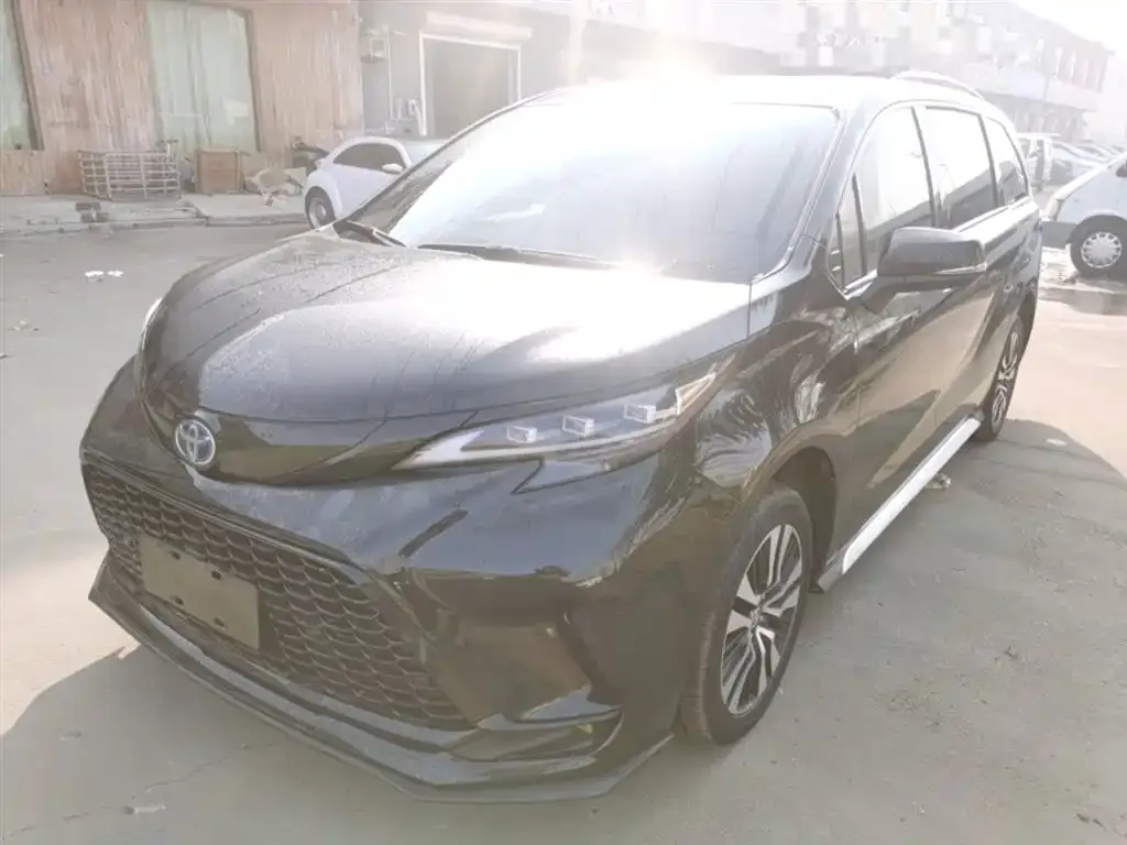 Toyota Granvia — фото 2