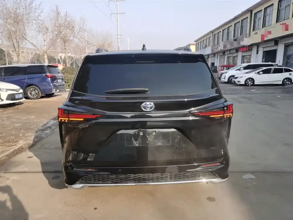 Toyota Granvia — фото 4