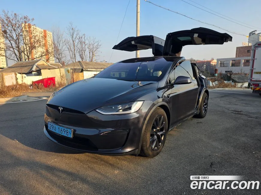 Tesla Model X — фото 1