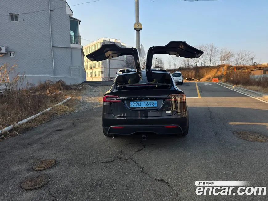 Tesla Model X — фото 6