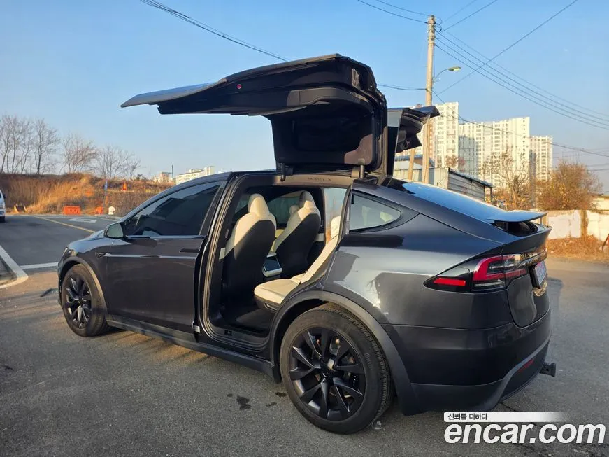 Tesla Model X — фото 9