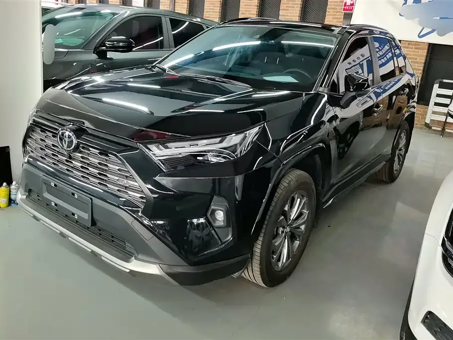 Toyota RAV4 — фото 1