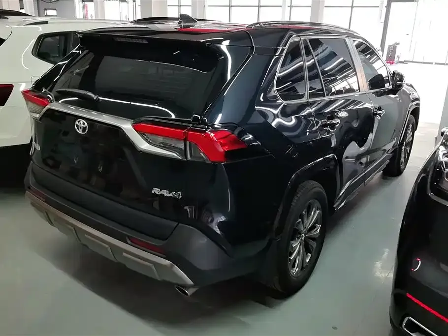 Toyota RAV4 — фото 7