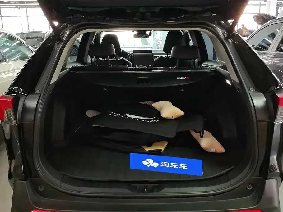 Toyota RAV4 — фото 2