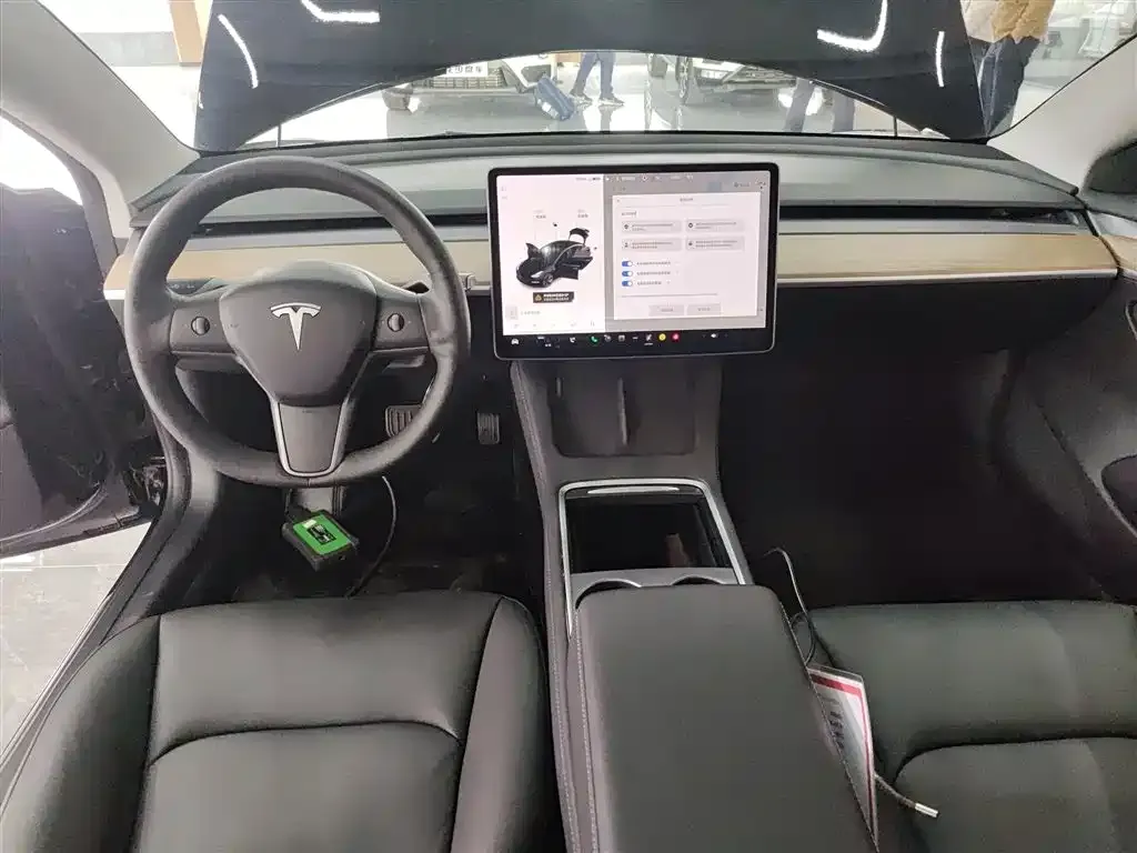 Tesla Model 3 — фото 7