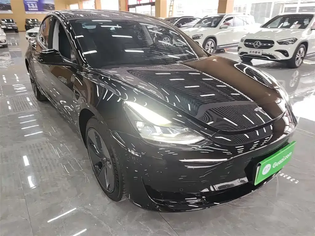 Tesla Model 3 — фото 4