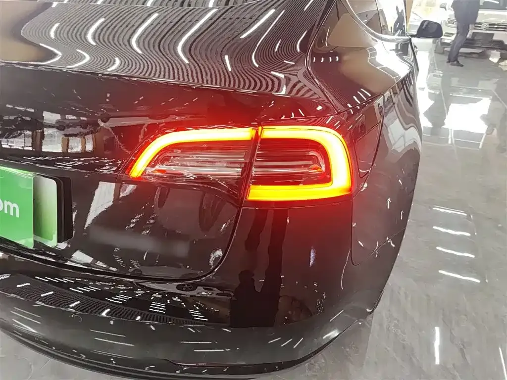 Tesla Model 3 — фото 3