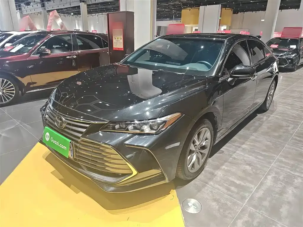 Toyota Avalon — фото 1