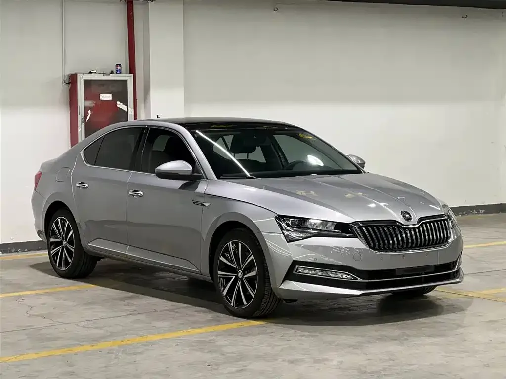 Skoda Superb — фото 10