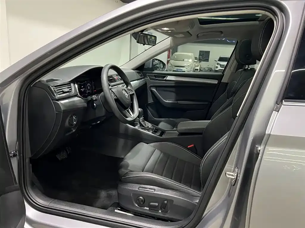 Skoda Superb — фото 4